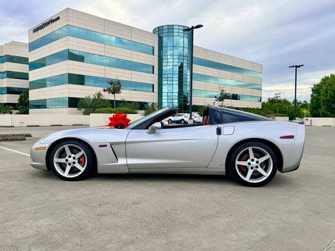 Used 2007 Chevrolet Corvette Coupe w/ Preferred Equipment Group RWD image 9