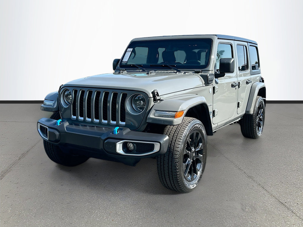 Used 2023 Jeep Wrangler Unlimited Sahara AWD/4WD image 3