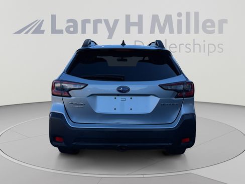 Used 2023 Subaru Outback Premium AWD/4WD image 4