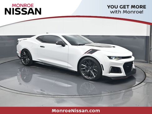 Used 2019 Chevrolet Camaro ZL1 image 1