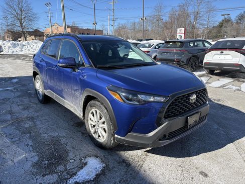 Used 2023 Toyota Corolla Cross LE image 1
