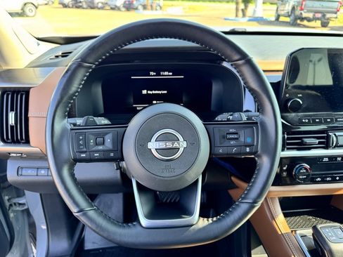 Used 2022 Nissan Pathfinder Platinum w/ Cargo Package image 17