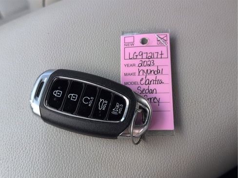 Used 2023 Hyundai Elantra Limited image 15