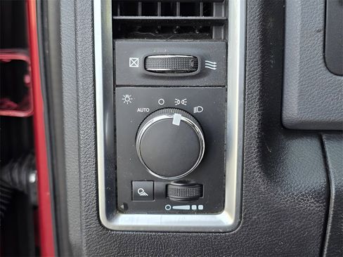 Used 2015 RAM 1500 Classic SLT image 24