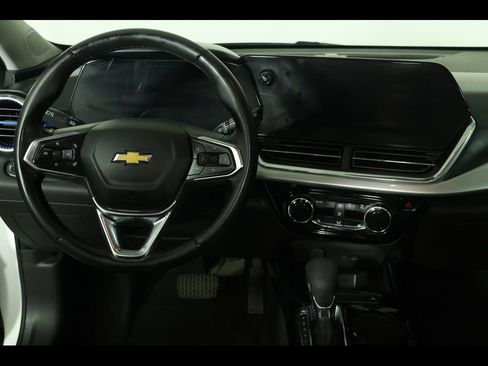 Used 2024 Chevrolet Trax LT w/ Driver Confidence Package image 15