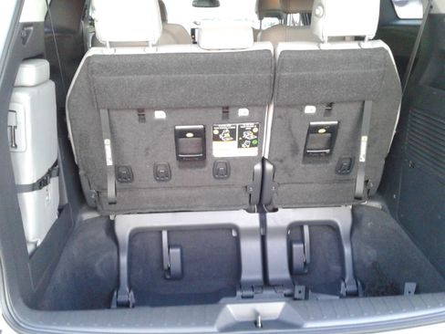 Used 2025 Toyota Sienna XLE image 13