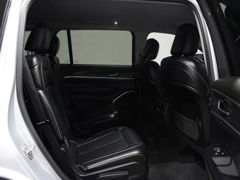 Used 2021 Jeep Grand Cherokee L Limited AWD/4WD image 16