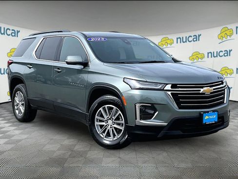 Used 2023 Chevrolet Traverse LT image 1