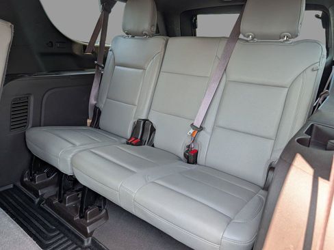 Used 2022 Chevrolet Suburban LT AWD/4WD image 34