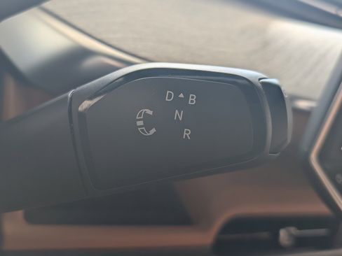 Used 2025 Volkswagen ID. Buzz Pro S Plus RWD image 32
