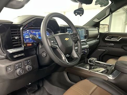 Certified 2024 Chevrolet Silverado 1500 High Country w/ Technology Package AWD/4WD image 10