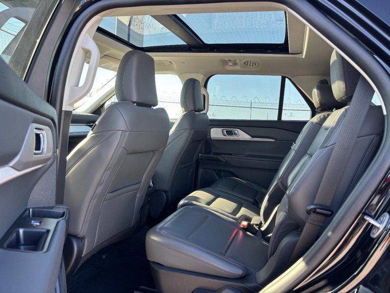 Used 2025 Ford Explorer Active w/ Active Comfort Package AWD/4WD image 14