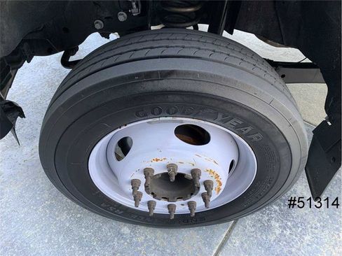 Used 2016 Ford F550 2WD Regular Cab Super Duty image 18