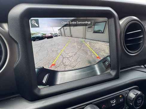 Used 2022 Jeep Gladiator Sport AWD/4WD image 13
