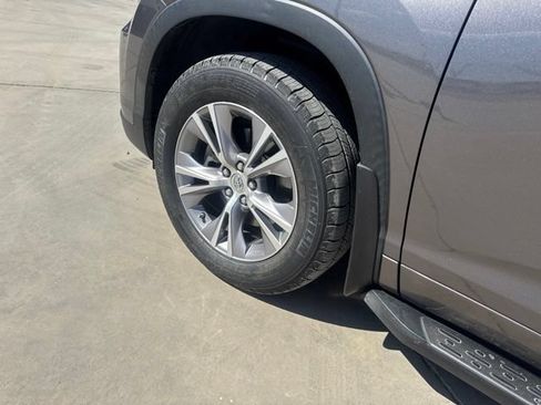 Used 2014 Toyota Highlander XLE AWD/4WD image 7