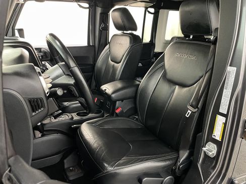 Used 2016 Jeep Wrangler Unlimited Sahara AWD/4WD image 17