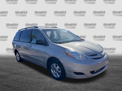 Used 2009 Toyota Sienna LE image 2