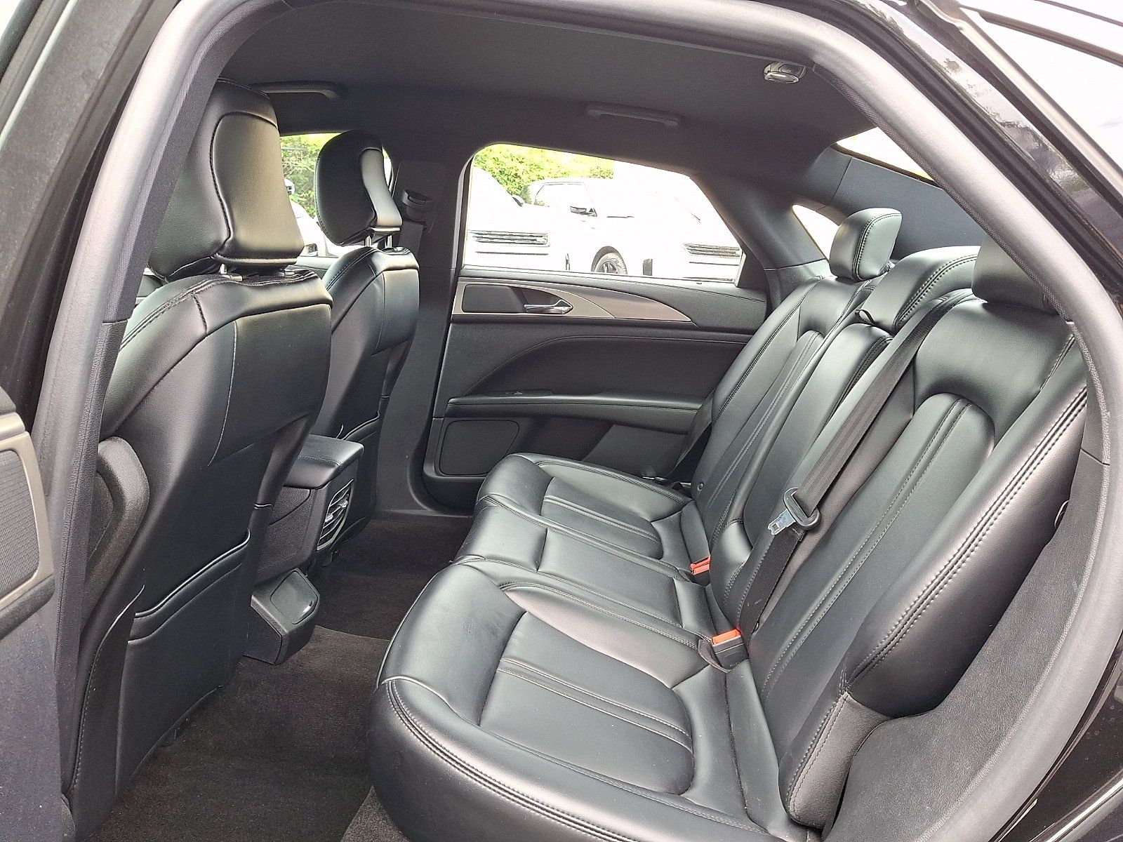 Used 2020 Lincoln MKZ FWD image 4