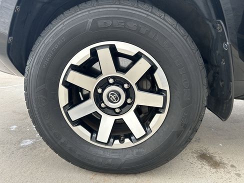 Used 2017 Toyota 4Runner TRD Off-Road Premium image 11