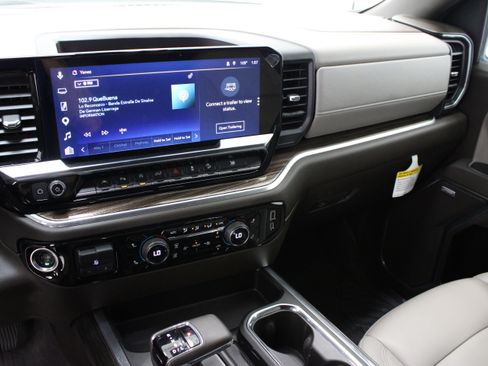Used 2025 Chevrolet Silverado 1500 RST AWD/4WD image 19