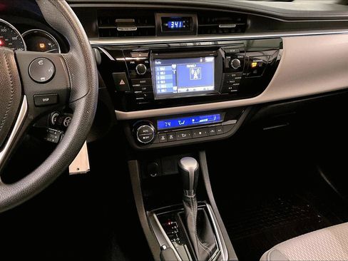 Used 2015 Toyota Corolla LE image 6