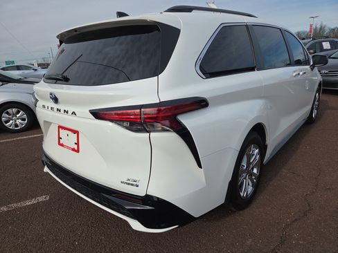 Certified 2023 Toyota Sienna XSE w/ XSE Plus Package image 3