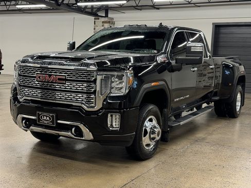 Used 2022 GMC Sierra 3500 Denali w/ Denali Ultimate Package AWD/4WD image 3