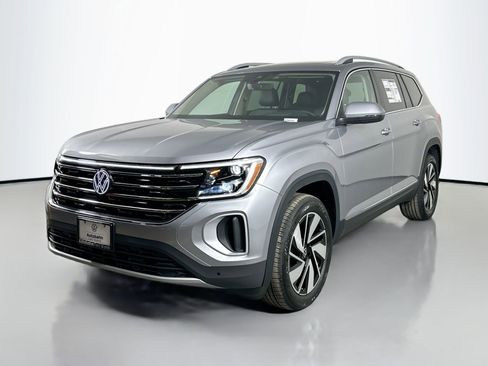 Certified 2025 Volkswagen Atlas SEL image 3