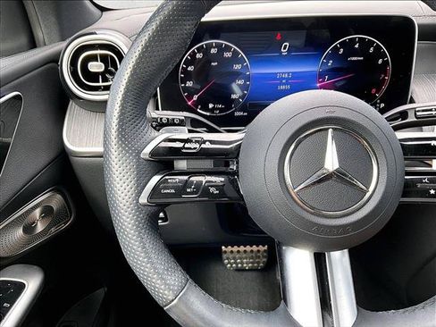 Used 2024 Mercedes-Benz GLC 300 4MATIC image 18