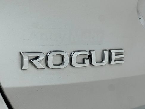 Used 2018 Nissan Rogue S AWD/4WD image 38