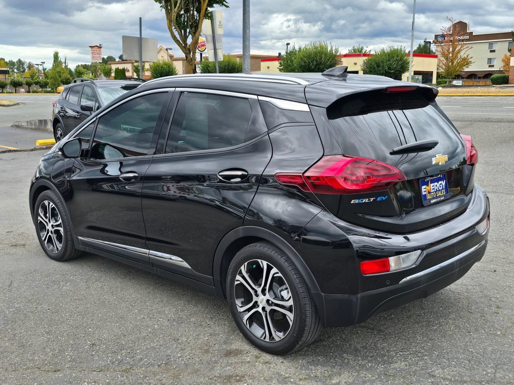 Used 2020 Chevrolet Bolt Premier w/ Infotainment Package FWD image 5