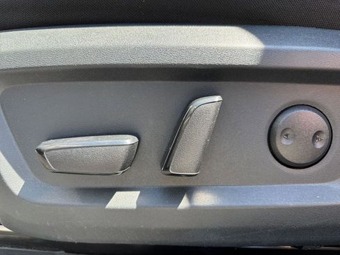 Used 2025 Nissan Rogue SV AWD/4WD image 22