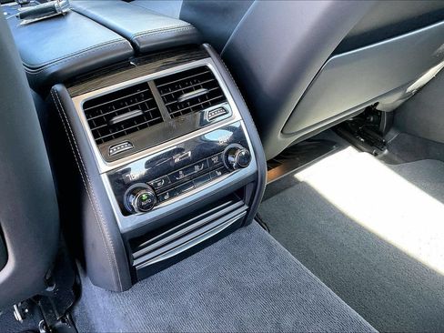 Used 2022 BMW 750i xDrive w/ Executive Package AWD/4WD image 10