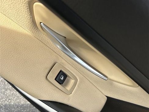 Used 2018 BMW 320i Sedan w/ Convenience Package image 14