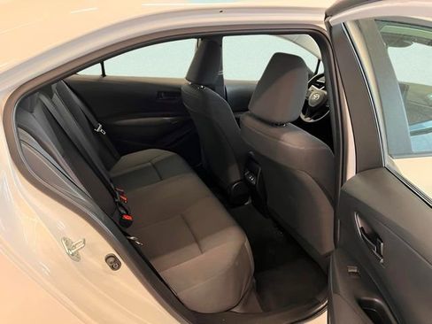 Used 2025 Toyota Corolla LE image 11