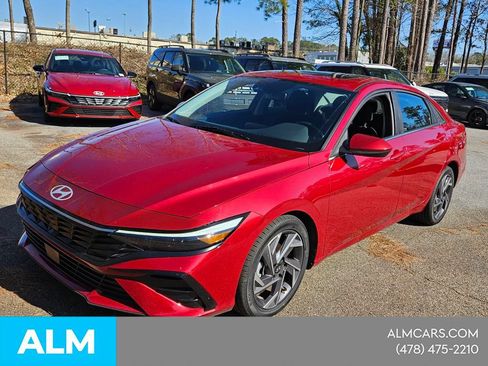 Used 2025 Hyundai Elantra SEL FWD image 4