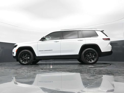 Used 2024 Jeep Grand Cherokee L Laredo RWD image 33