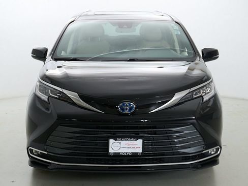 Used 2024 Toyota Sienna Limited AWD/4WD image 5