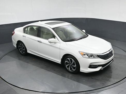 Used 2016 Honda Accord EX image 50