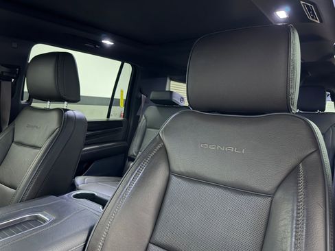 Used 2022 GMC Yukon XL Denali AWD/4WD image 25