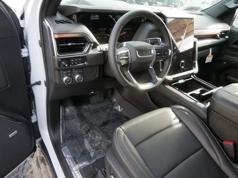 New 2026 GMC Yukon Denali image 6