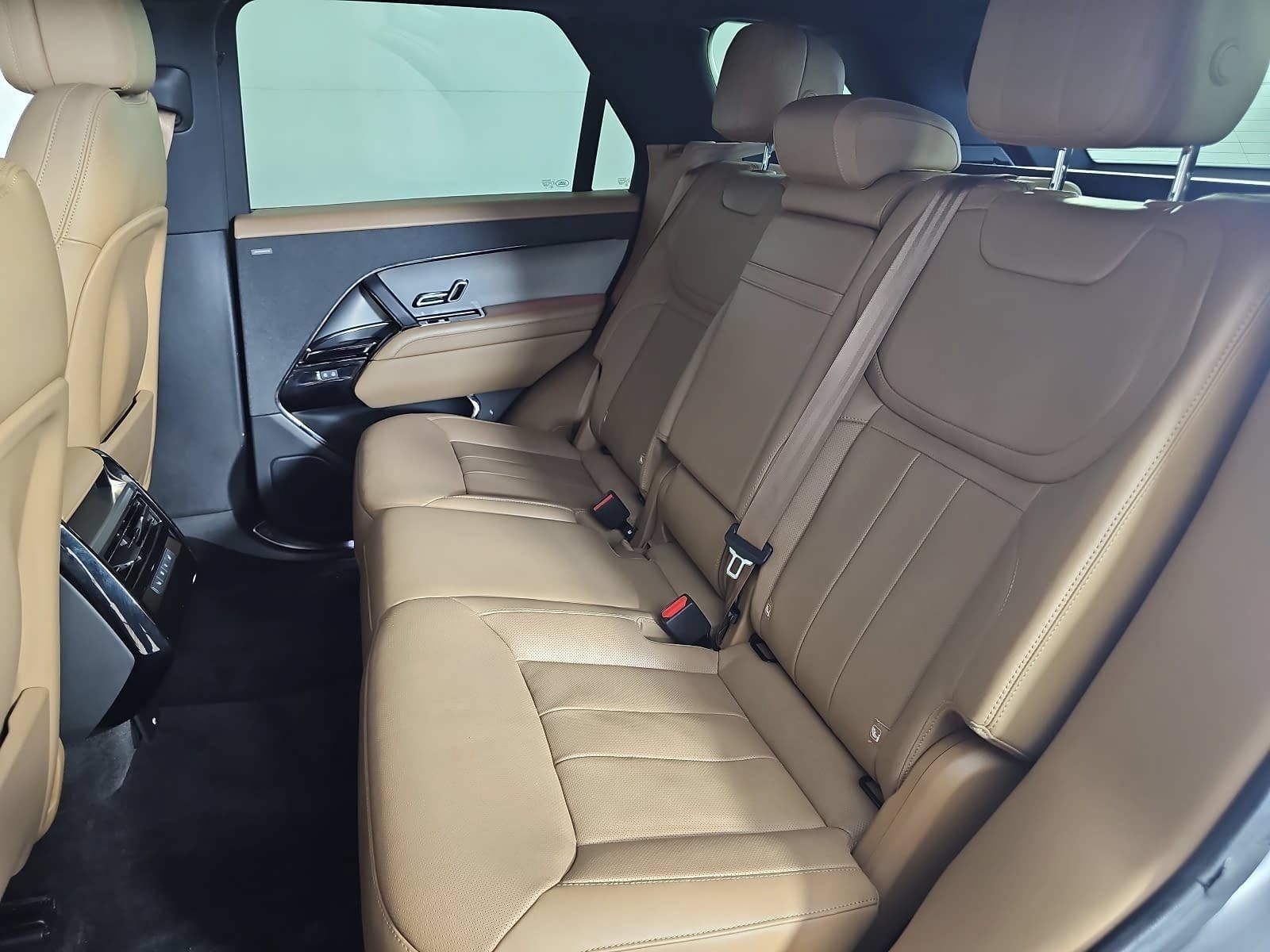 Used 2023 Land Rover Range Rover Sport SE AWD/4WD image 14