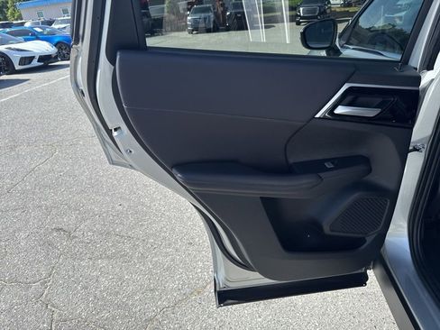 Used 2024 Mitsubishi Outlander SE Black Edition FWD image 28