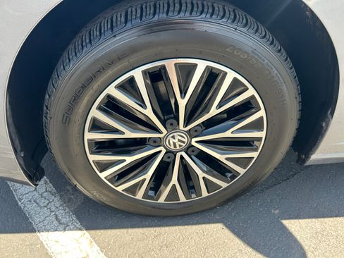 Used 2019 Volkswagen Jetta SE FWD image 25