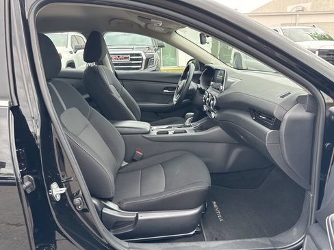 Used 2025 Nissan Sentra SV FWD image 15