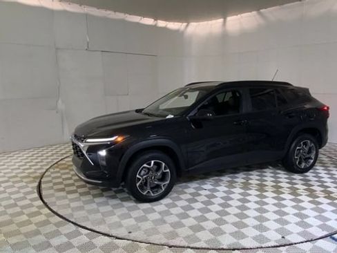 Used 2024 Chevrolet Trax LT w/ Driver Confidence Package FWD image 7