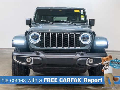 Used 2025 Jeep Wrangler Unlimited Sahara image 2