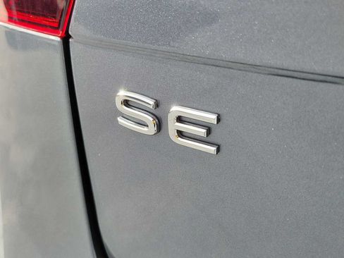 Used 2022 Volkswagen Tiguan SE R-Line AWD/4WD image 10