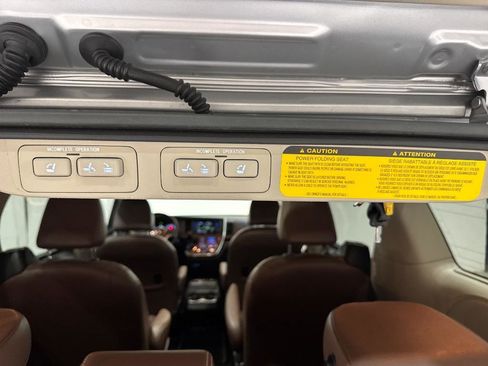 Used 2017 Toyota Sienna Limited FWD image 70