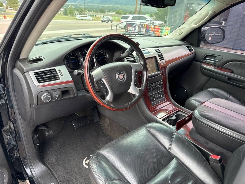 Used 2007 Cadillac Escalade EXT w/ Information Package AWD/4WD image 8